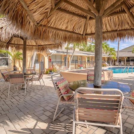 Walkable To Restaurants And Steps To The Beach! - Coconut Villa'S Suite 10 St. Pete Beach Exterior photo