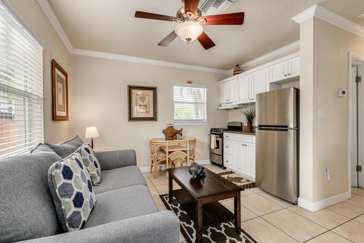 Walkable To Restaurants And Steps To The Beach! - Coconut Villa'S Suite 10 St. Pete Beach Exterior photo