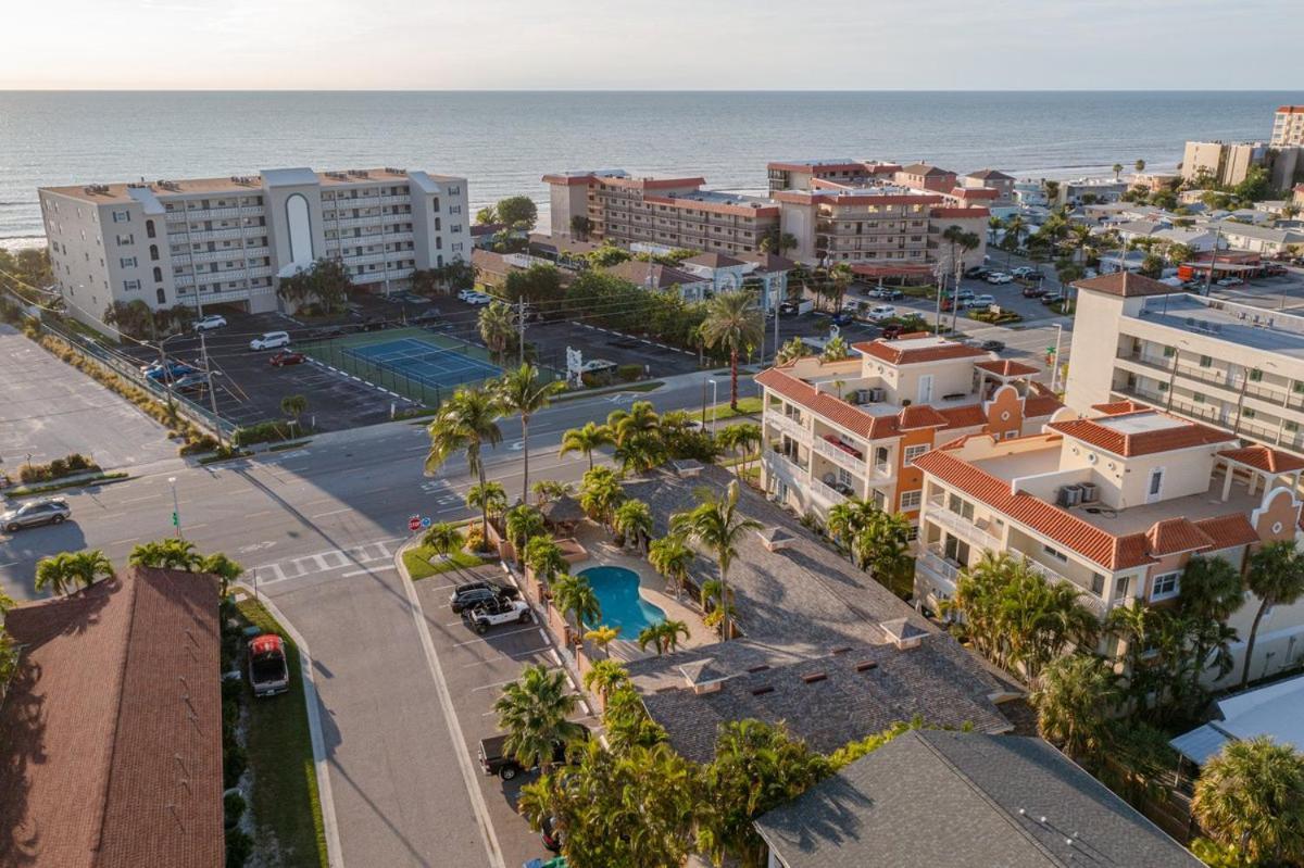 Walkable To Restaurants And Steps To The Beach! - Coconut Villa'S Suite 10 St. Pete Beach Exterior photo
